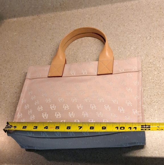 Dooney & Bourke Vintage Pink Signature Logo Small Tote Bag with Leather Handles - Picture 4 of 12